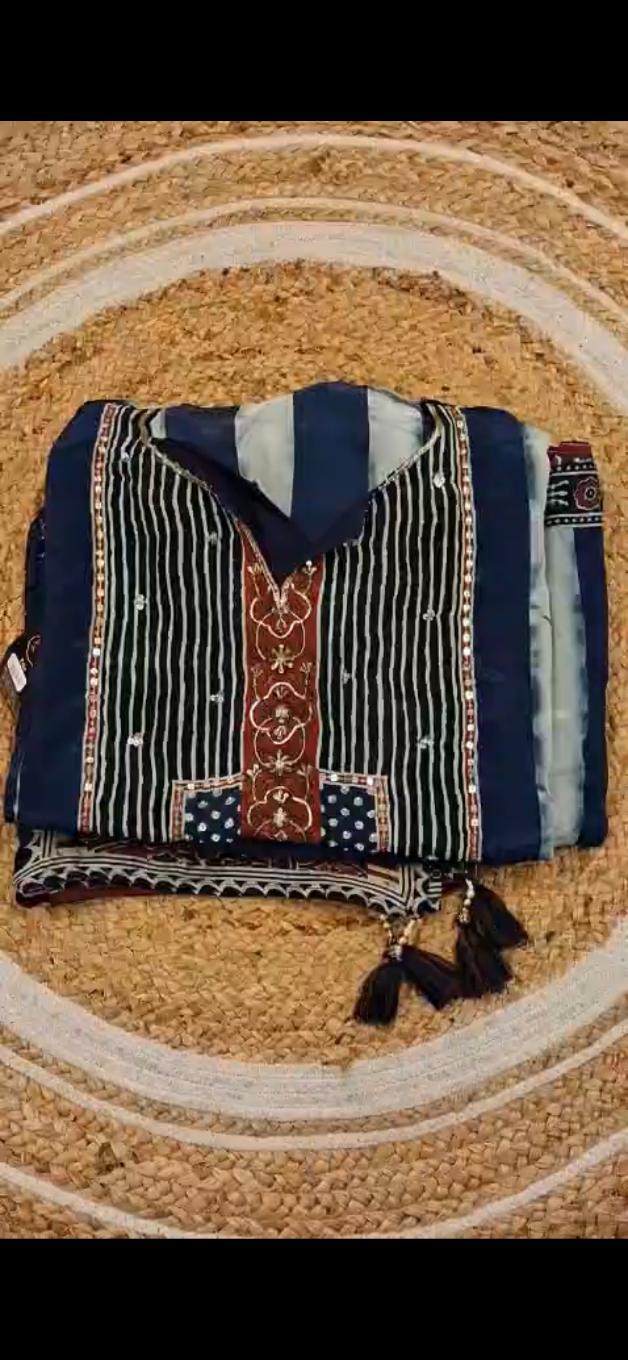Crepe silk unstitched suit